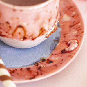 Roosa desserttaldrik "Sulanud šokolaad"
