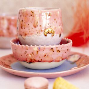 Komplekt roosa tass, kausike ja desserttaldrik "Sulanud šokolaad"